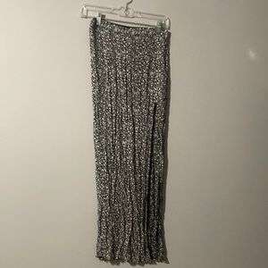 Long skirt with high slit